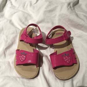 Gymboree 7 hot pink strawberry sandal worn once